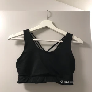 Soc sport-bh - Svart. Storleken står inte i men jag tror att det är storlek L.