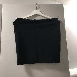 Svart kjol Cubus  - Svart kort kjol. Storlek S. 