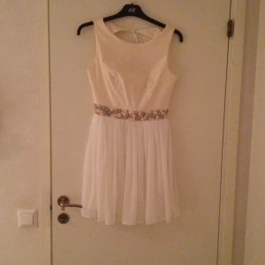 Jättefin studentklänning. Använd 1 gång. Pris kan diskuteras - Jättefin studentklänning. Använd 1 gång. Pris kan diskuteras