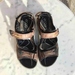  - Sandaler från Ecco, strl 42. I mycket fint skick! Nypris 950kr