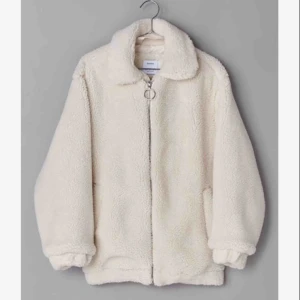  - Så fin och mysig teddyjacka! Strl. L. Använd endast en gång, så nyskick!