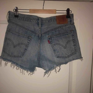  - Levis 501 shorts i Strl S Nypris 599kr Möts i Stockholm annars står du för frakt:)