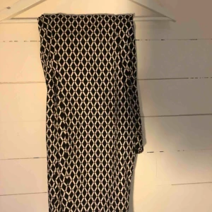  - Kostym byxor ifrån H&M En fejkficka på baksidan. I bra skick!  Säljer pga för stora  Köparen står för frakten😌  