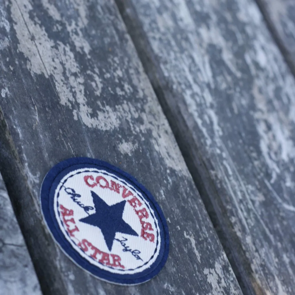 Tygmärke med Converse-logga på. 35kr Inkl frakt. Går att stryka på direkt eller sy på för den händige 💪. Övrigt.