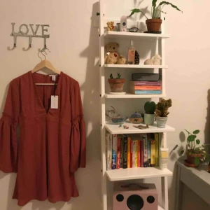  - mörkrosa fin klänning från NLY TREND som aldrig kommit till användning!  (observera att den är lite stor för mig på bilden) fraktkostnad tillkommer💃🏽