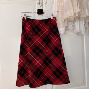 långkjol - går till knät eller lite under !