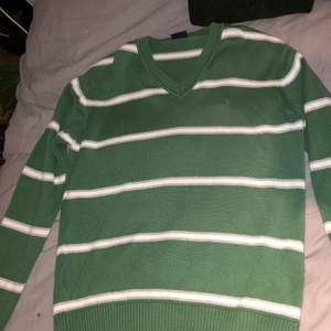 Säljer denna superfina grönvitrandiga tröja! Superfint skick!