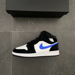 Nike jordan 1 mids blue - Nike jordan 1 mids (GS), helt nya