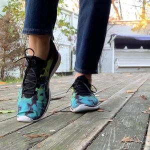 Skor - Skitcoola träningsskor från asics i bra skick. Tunna och sååå bekväma. Pris 70kr + frakt🌶