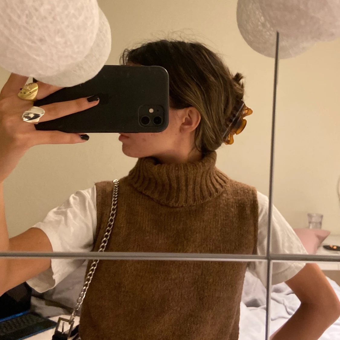 Brun väst med polokrage