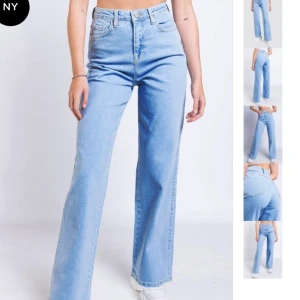 Wide jeans blue - Skitsnygga ljusblå, vida, högmidjade jeans från madlady. Färgen har blekts lite men det tycker jag bara är snyggt. Har fått ett hål där bak (se bild) men syns inte när man har på sig dom och går nog lätt att sy ihop! Storlek 34 men något stora i storleken. 💞💞 Nypris: 599