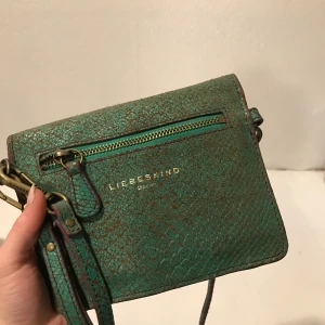 Liebeskind - Välanvänd Liebeskind handväska i äkta läder 🤩