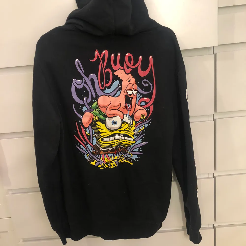 Hoodie från H&M. Använd ett fåtal gånger. Frakt tillkommer!. Hoodies.