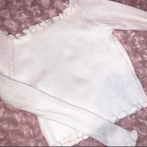 Off shoulder - Aldrig använd. Har du frågor eller vill ha fler bilder så skriv🥰