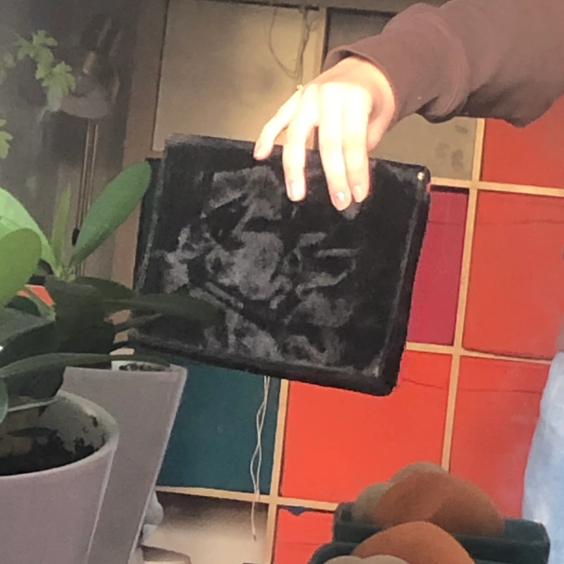 SVART HANDVÄSKA - 91