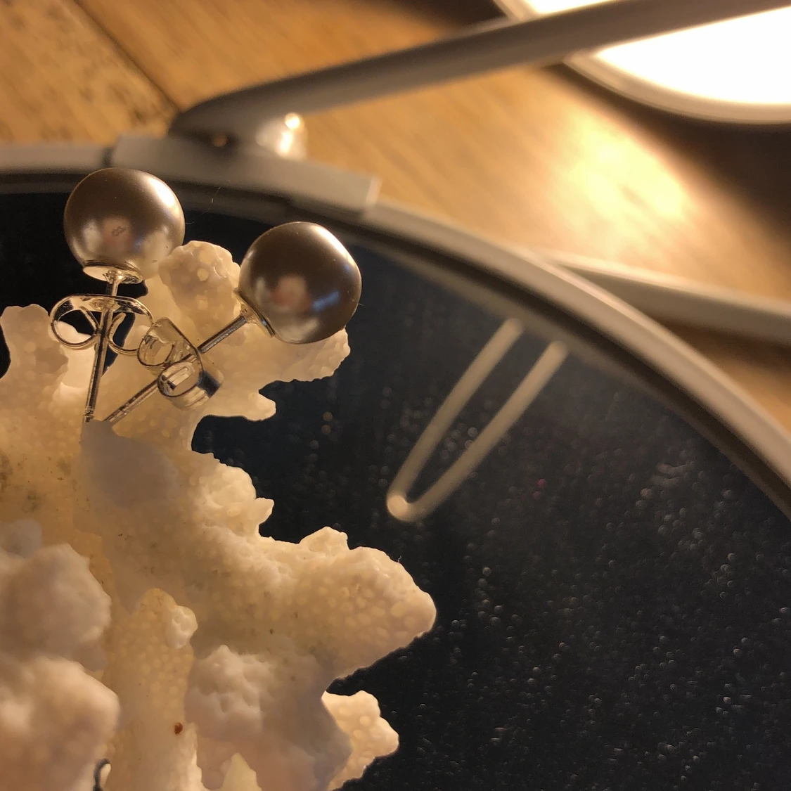 Silver örhängen med grå pärla - 91