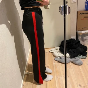 Kostymbyxor - Väldigt mysiga kostymbyxor köpta på ASOS för cirka ett år sen🌸  