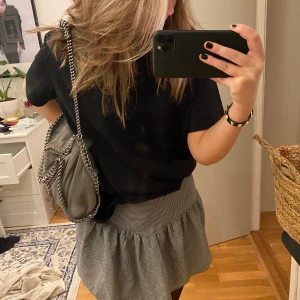 Rutig kjol - Svart/vit rutig kjol ifrån &Other stories, så fin kjol som köptes i somras. Nypris 699 