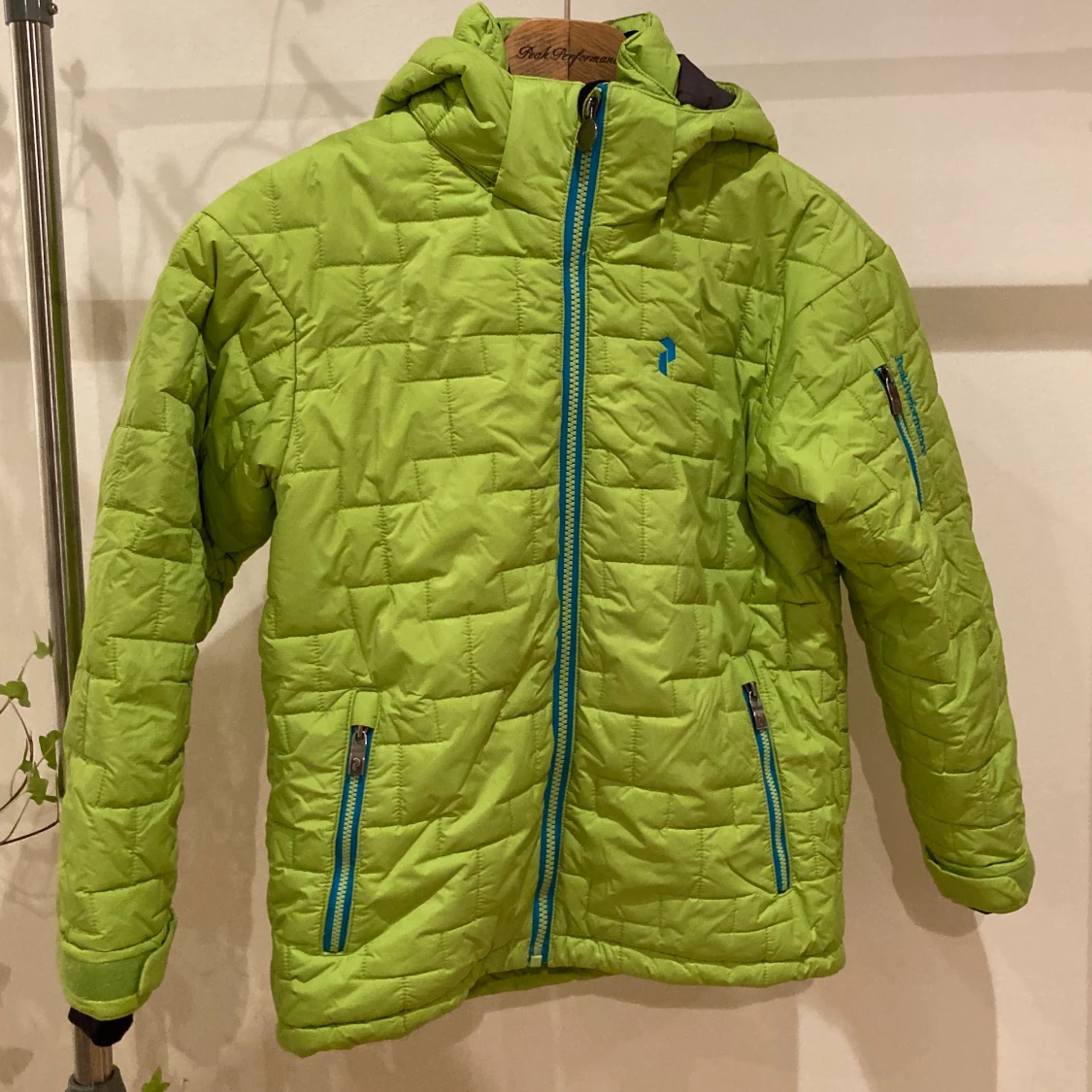 Jacka, täckbyxa och vantar för barn från Peak Performance  - 90