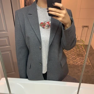 Grå kavaj - Passar en S/M.