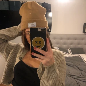 Beige mössa - Beige mössa ONESIZE