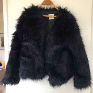 Fuskpäls - Strl XS/S. 63 kr frakt. Fint skick! 