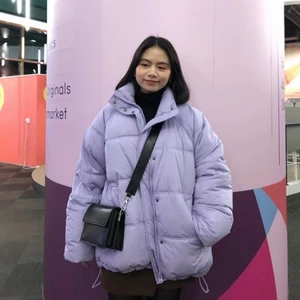 superskön jacka i trendigt lilac!!! - säljer min älskade felicity puffer jacket från weekday, sparsamt använt. slutsåld!!! 500 startpris, buda!!! (slutar 5e oktober) 💜💜 är egentligen xs/s men köpte i storlek m så den är oversized 