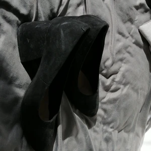 Svarta klackar stl 40 - Har använt de 3 gånger och de är i bra skick.               Orginal pris:400 