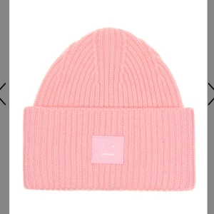Rösa Acne mössa - Den senaste rosa färgen på Acne mössa! Köpt för 1100kr för ett år sen! Använd en handfull gånger, tvättad en gång, men fortfarande som ny! 🌻Frakt tillkommer på 40kr!🌻