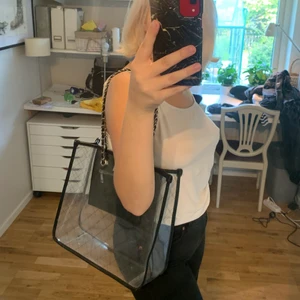 Väska från Gina  - Genomskinlig snygg väska 