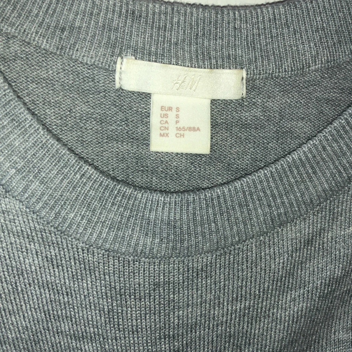 Grå tjock tröja  - 91