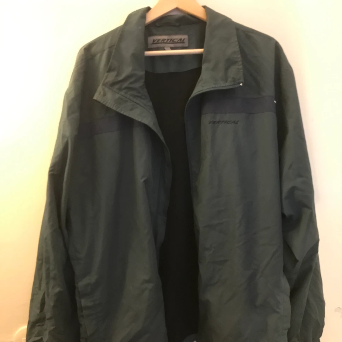 Vertical windbreaker