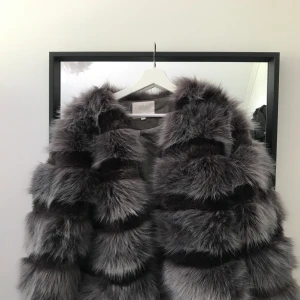 Fake päls jacka storlek m - Fake päls jacka storlek m aldrig använd 450kr + frakt