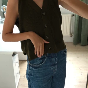 Kofta från Hm - Säljer denna kofta från Hm som jag aldrig använt då den inte varit min stil. Frakt tillkommer📦