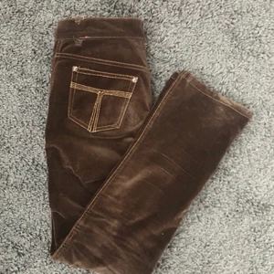 Tiger of sweden byxor - Bruna tiger of sweden byxor. Sitter jätte fint på benen on lyfter upp rumpan👍 