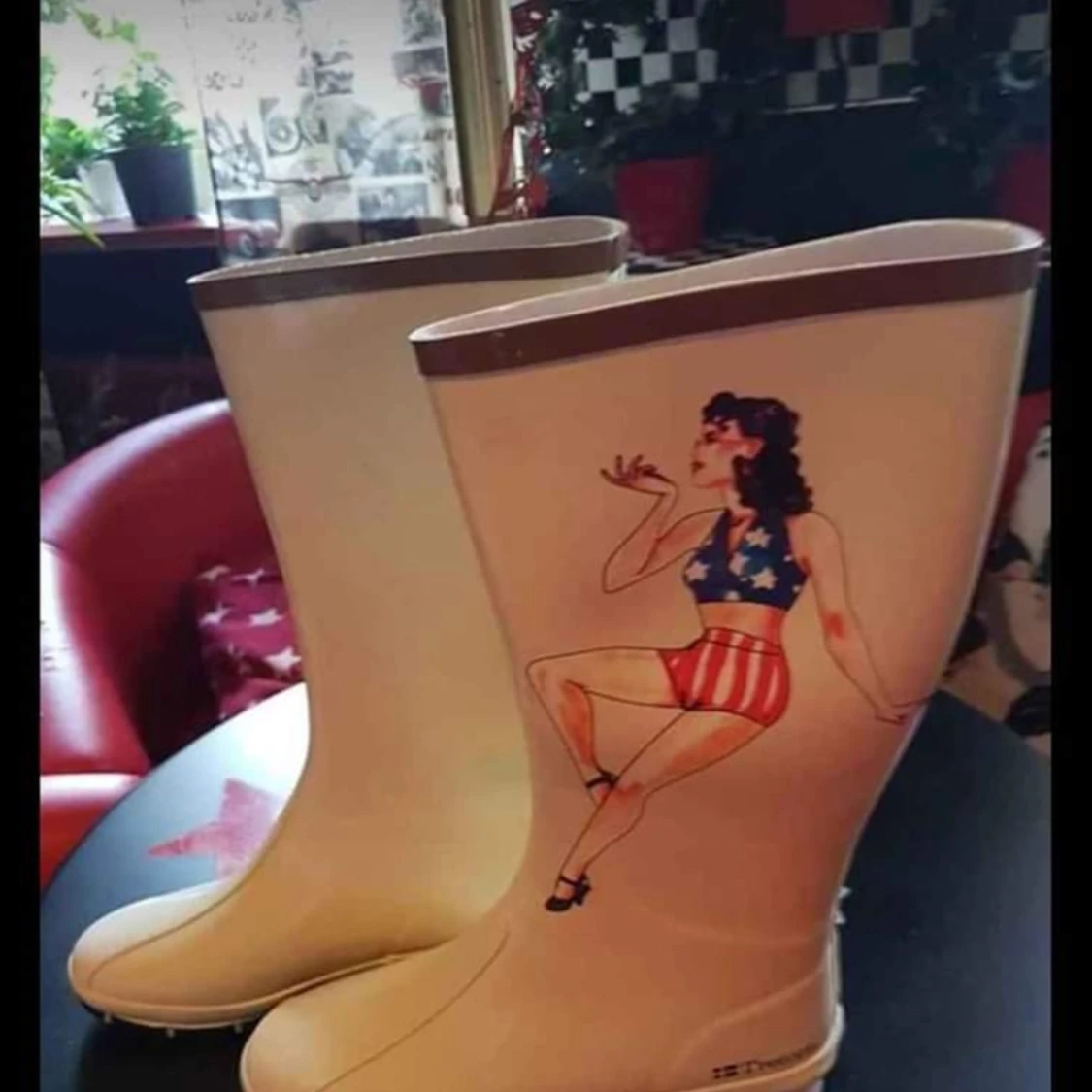 FRÄCKA GUMMISTÖVLAR