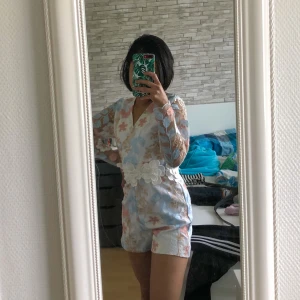 Jumpsuit - Oanvänt jumpsuit. Storlek S. Frakt 49kr