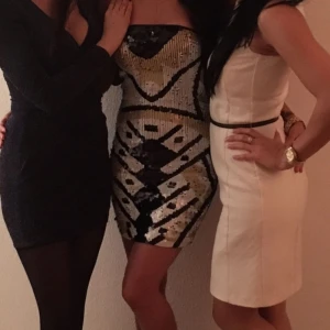  - Snyggt paljettklänning till nyår