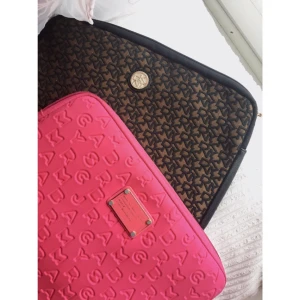  - 200kr st. 300 för båda