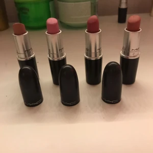  - Macläppstift :) budet ligger på 140 för alla. En saknar lock!