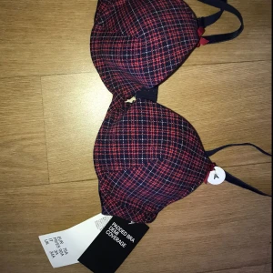  - En fin oanvänd bh. (Säljs pga storleken va för liten)