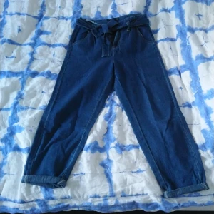 Byxor 36  - Byxor oversize storlek 36 jätte bra skick, som ny, klär jag sällan, för stor för mig ☺️