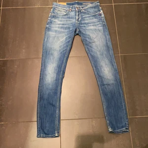 Dondup jeans - Ordinarie pris ca 3000kr säljer för 600kr. Modell: George skinny fit strl 31. Köparen står för frakten 