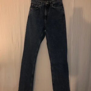 Weekday raka jeans (voyage standard) - Använt få antal ggr, raka i modellen o högmidja. 