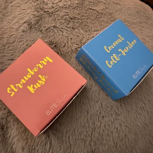 Tandblekning - Helt nytt och självklart oanvänt tandbleknings pulver💕 Säljs pga att ja har flera st... 150kr st eller båda för 250kr! Frakt tillkommer eller möts upp i Sthlm 🚚 📦  DEN BLÅ ÄR SÅLD‼️