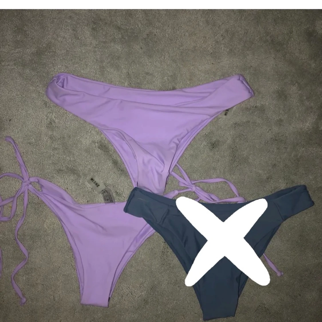 Oanvända bikini underdelar