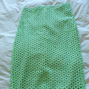 Grön skjol från Zara  - Grön skjol från Zara storlek M. Priset ingår med frakten. 😊