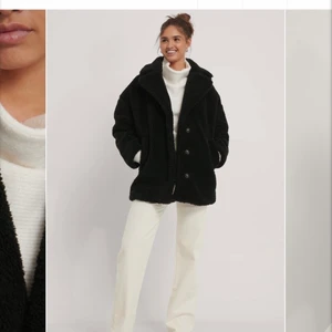 Teddyjacka från nakd - Superskön och mysig svart teddyjacka från nakd, strl:36, passar perfekt i vinter🌨☃️🤩