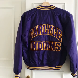 Carlyle Indians jacka storlek S - Benjamins fodrade gamla jacka, fint skick och en bra vinterjacka. Storlek S, funkar säkert för M också. 400 kronor inklusive frakt.