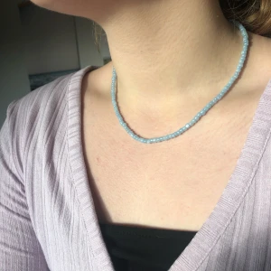 Halsband  - Pärlhalsband med glaspärlor 💙  Pris: 69 kr  Frakt: 11 kr  Kontakta mig vid intresse eller frågor! 